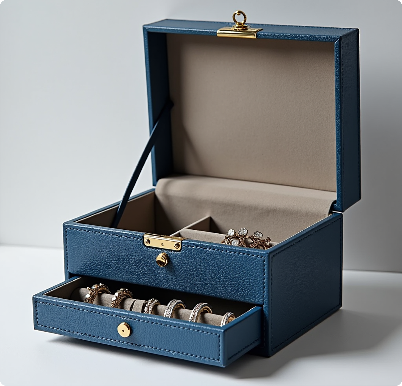 Lisa blue jewelry box